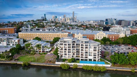 Bird's eye view, River view, Location