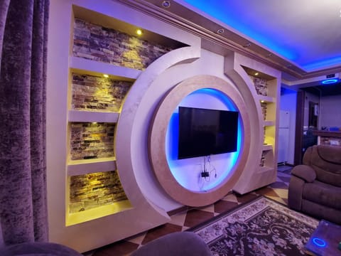 Communal lounge/ TV room, Living room, Seating area