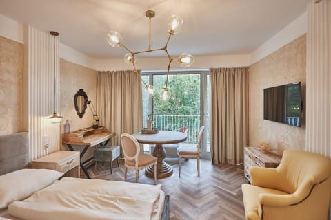 Communal lounge/ TV room, Bed, Living room, Photo of the whole room, Seating area, Bedroom