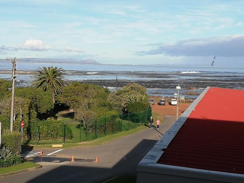 Sea view, Street view