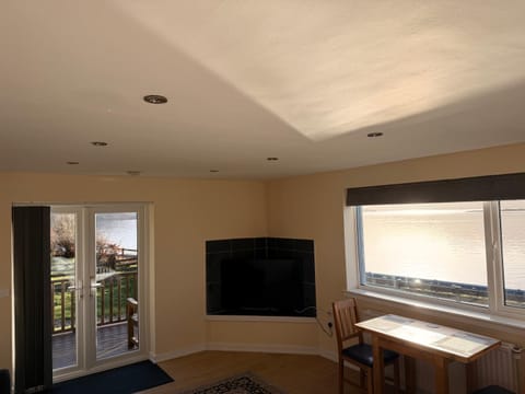 Communal lounge/ TV room, TV and multimedia, Dining area