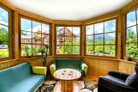 Balcony/Terrace, Mountain view