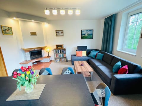 Communal lounge/ TV room, Living room, Dining area