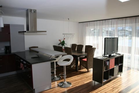 Kitchen or kitchenette, Living room