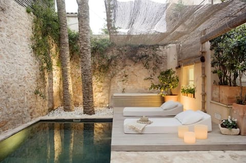 Day, Swimming pool