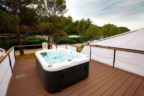 Hot Tub, Balcony/Terrace