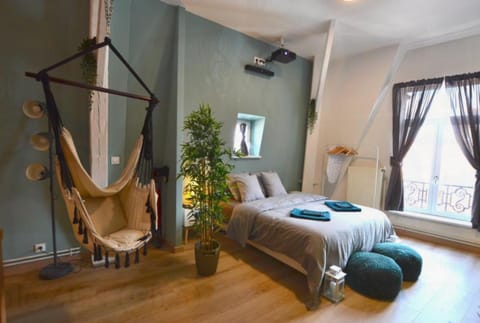 Photo of the whole room, Bedroom