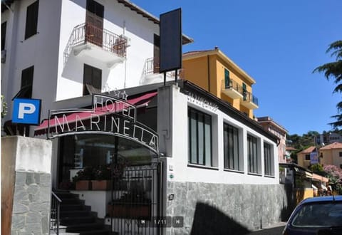 Neighbourhood, Street view