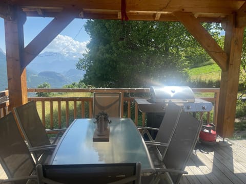 Patio, Day, Natural landscape, View (from property/room), Balcony/Terrace, Dining area, Mountain view