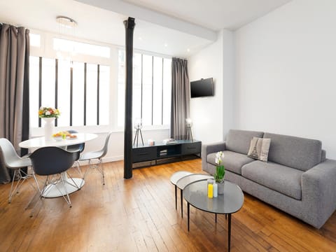 Living room, Dining area