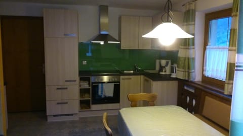 Coffee/tea facilities, Kitchen or kitchenette