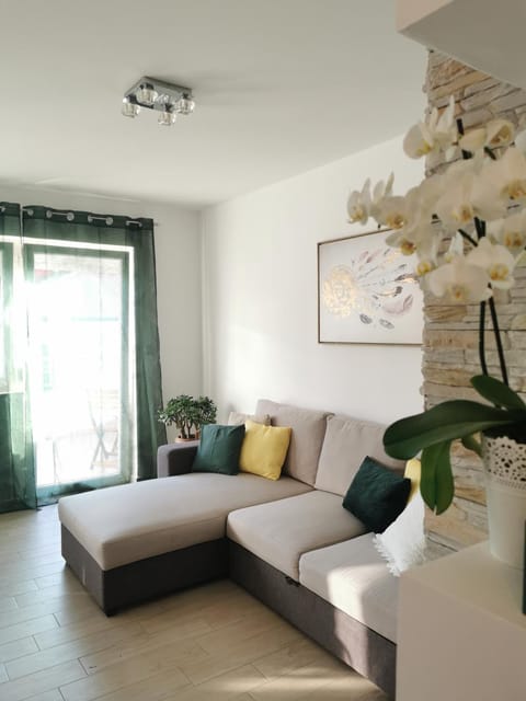 Game Room, Living room
