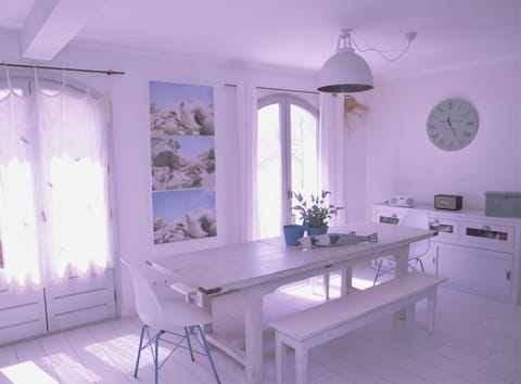 Fishing, TV and multimedia, cot, fireplace, hair dryier, air conditioner