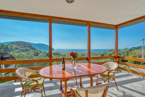 Balcony/Terrace, Mountain view, Sea view