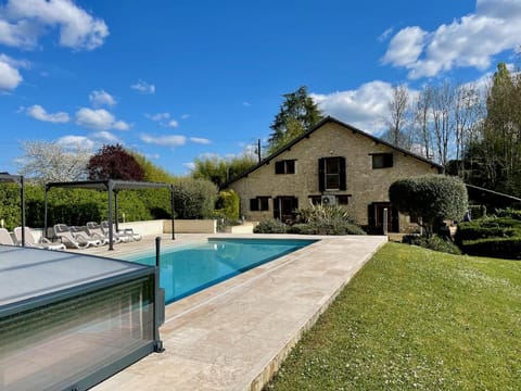 Property building, Garden, Garden view, Pool view, Swimming pool, sunbed