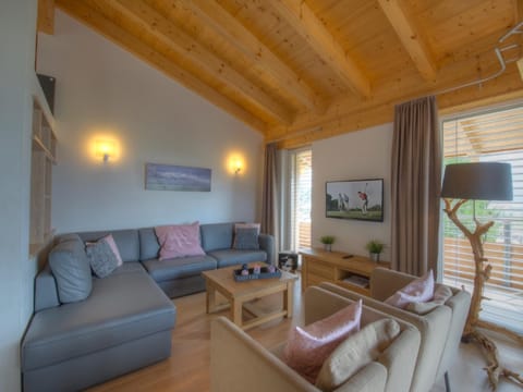 Spring, Day, Living room, Seating area, Mountain view