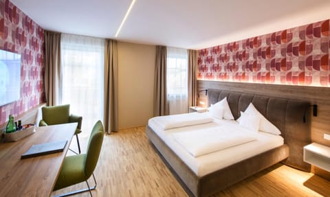 Bed, Photo of the whole room, Seating area, Bedroom