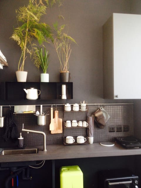 Small arty studio Menilmontant Apartment in Paris