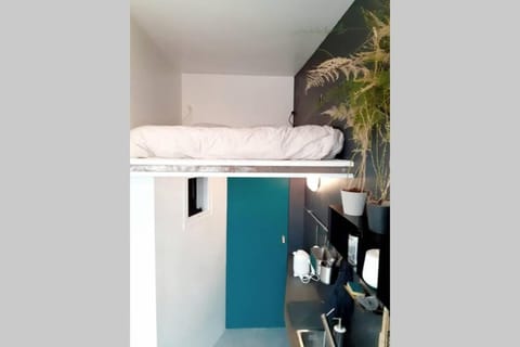 Small arty studio Menilmontant Apartment in Paris