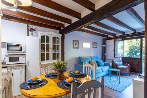 Seating area, Dining area