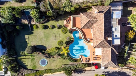 Property building, Patio, Bird's eye view, Garden, Garden view, Swimming pool, sunbed