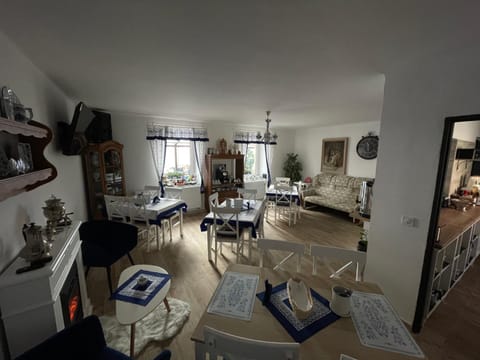 Property building, Restaurant/places to eat, Communal lounge/ TV room, Breakfast