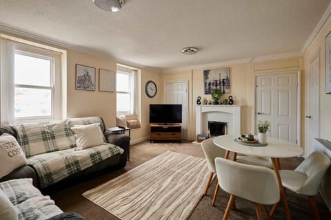 TV and multimedia, Living room, Dining area, fireplace