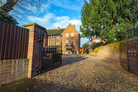 Chestnut Grove Bed And Breakfast Bed and Breakfast in Norwich