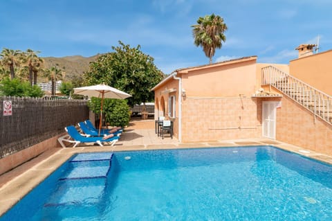 Property building, Patio, Day, Mountain view, Pool view, Swimming pool, sunbed