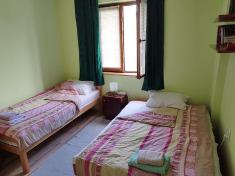 Photo of the whole room, Bedroom, towels