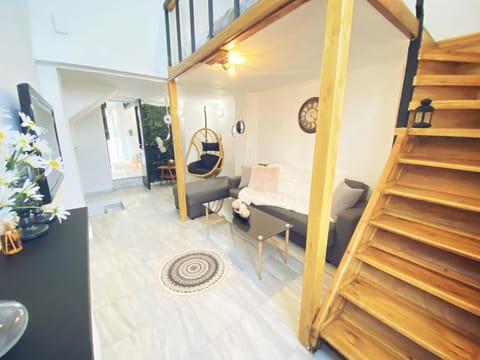 Living room, Lounge or bar, Seating area