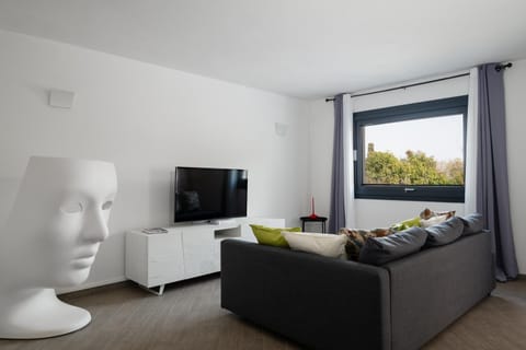 Communal lounge/ TV room, Living room