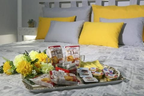 Bedroom, Breakfast