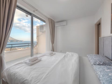 Bed, Photo of the whole room, Bedroom, Mountain view, Sea view