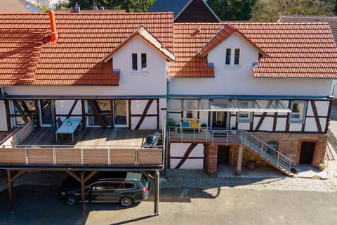 Property building, Patio, Balcony/Terrace