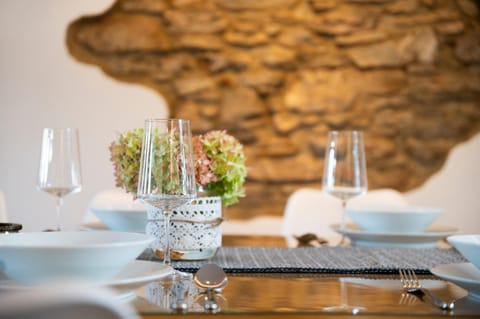Food and drinks, Dining area, Food