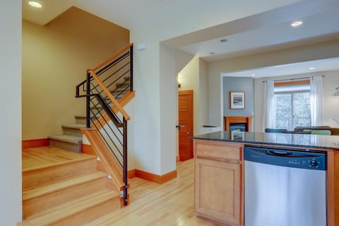 B2 Townhome with BBQ on the Deck House in Hood River
