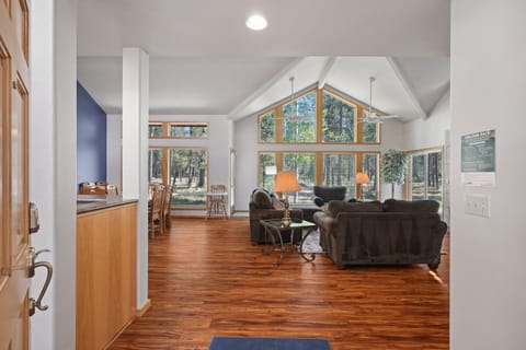 1 Colonial Bikes to Explore Sunriver House in Sunriver