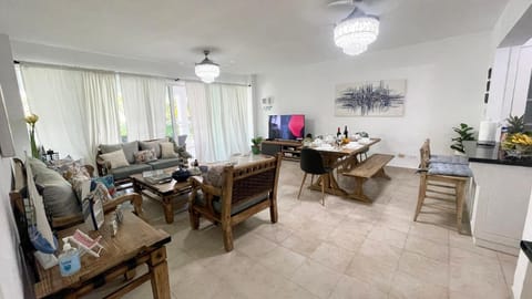 Communal lounge/ TV room, TV and multimedia, Living room