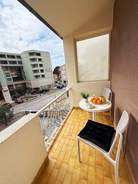 Apartments Olga 2 Apartment in Makarska