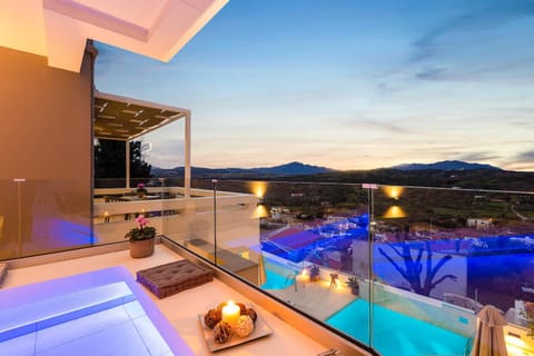 Property building, Mountain view, Pool view, Swimming pool, Sunset
