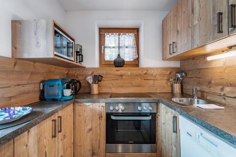 Coffee/tea facilities, Kitchen or kitchenette, dishwasher, minibar, pet friendly, stove, toaster