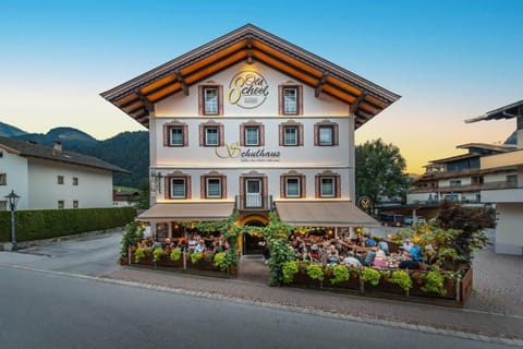 Property building, Restaurant/places to eat, Summer