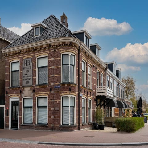 Property building, Day, Street view