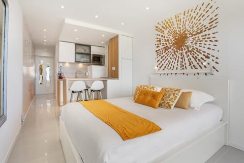 Kitchen or kitchenette, Living room, Photo of the whole room, Bedroom
