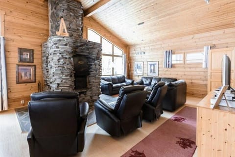 Communal lounge/ TV room, TV and multimedia, Living room, Seating area