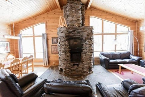 Communal lounge/ TV room, Living room, Seating area, fireplace