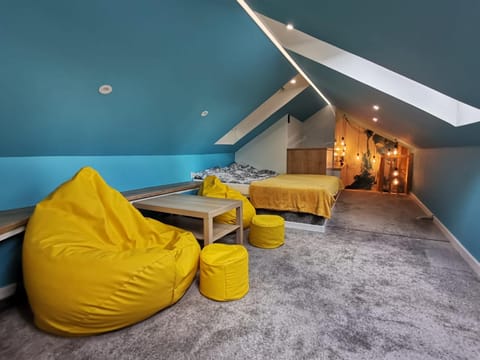 Bed, Living room, Photo of the whole room, Seating area, Bedroom