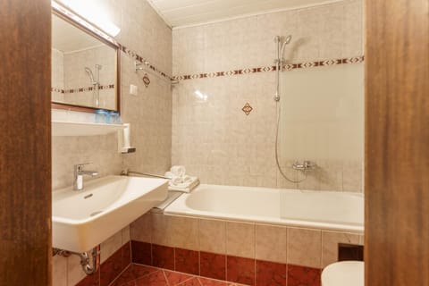 Shower, Bathroom, Bath, towels