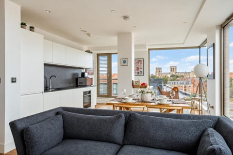 Seating area, Dining area